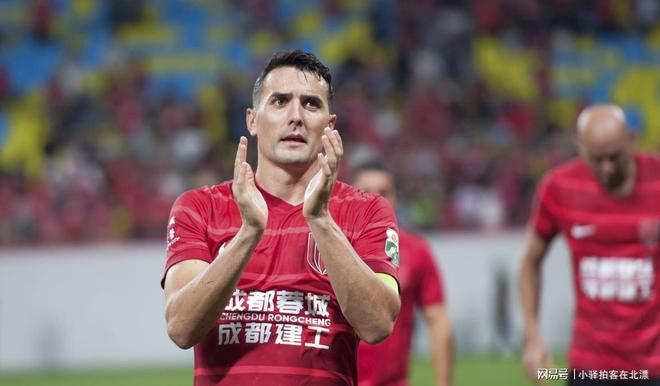 九游官网-关键时刻成都蓉城调整名单以备意甲，队长鼓劲环节打磨，引发热议，训练强度明显提升(成都蓉城足球俱乐部最新消息新闻)